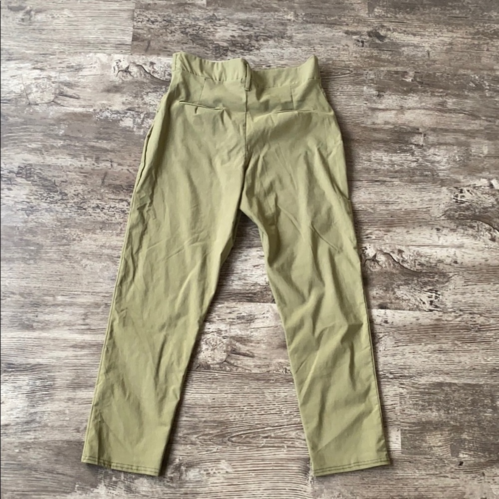 High waisted stretch cropped pant. - Picture 3 of 3